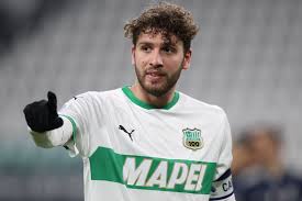 Manuel locatelli (born 8 january 1998) is an italian footballer who plays as a midfielder for serie a club sassuolo and the italy national team. Manuel Locatelli Set For Serie A Transfer Showdown Churchofedge Com