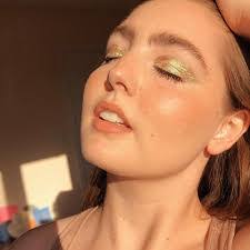 Alana Hewitt's Instagram, Twitter & Facebook