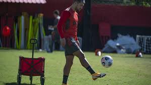 Tem uma semana isso, ele ainda foi testado antes dos jogos contra vélez e palmeiras além dos treinos, e deu negativo. Arrascaeta Se Reapresenta E Flamengo Nao O Adverte Apos Passeio Na Rocinha Sem Mascara Flamengo Extra Online