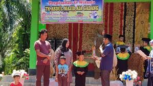 Terima kasih nak, sungguh istimewa hari ini. Tk Abdul Majid Wisuda Angkatan Ke 4 Kepala Sekolah Pendidikan Bagi Anak Usia Dini Sangat Penting