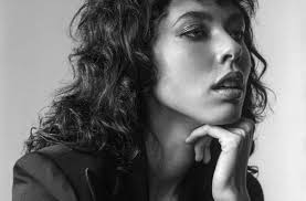 Skincare pro cabelo: tônicos e esfoliantes para cuidar (bem!) do couro  cabeludo