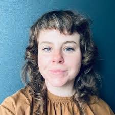 Sarah Ison's Instagram, Twitter & Facebook