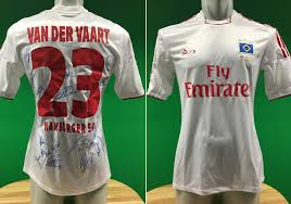 Doch er führte den verein in den abgrund. Getragenes Hsv Trikot Von Rafael Van Der Vaart Mit Signaturen