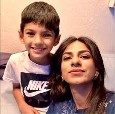 Hey guys I am here in Mexico City staying in Centro. It is so beautiful we  came to the zocalo wow beautiful people are vending no protest around don't  let social media