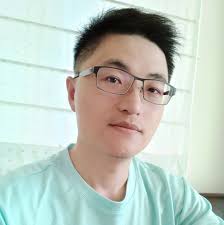 大家知道嗎？🤓 羽球只要有一根羽毛分叉、斷裂就會直接影響球的飛行狀況所以羽球才會頻繁的被消耗👀 但是如果打羽球時🏸 常發生羽毛缺乏韌性、斷裂的狀況