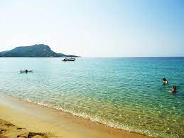 Έχουν γραφτεί δεκάδες, εκατοντάδες τραγούδια για τη θάλασσα και την αμμουδιά και κάθε καλοκαίρι έρχονται όλα στο μυαλό μας και δίνουν άλλον αέρα στις εκδρομές μας! A3io8eata Xalkidikhs Villa Studios Panagiota Torwnh Si8wnia Xalkidikh