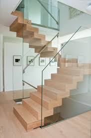 Treppe Aus Parkett Die Stufen Werden Komplett Mit Parkett Ummantelt Treppe Gewendelte Treppe Treppe Haus