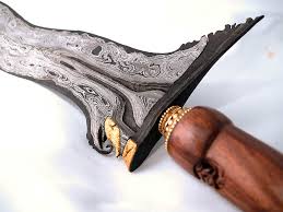 Keris merupakan satu alat senjata yang digunakan sebagai pelengkap dalam seni mempertahankan diri. Politik Laman 10 Bilik Kreatif