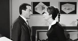 — και ο γιάννης πόσων χρονών είναι; Despoinis Diey8ynths O Finos H Marina Kai O Pshlos