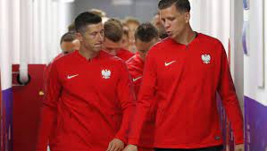 Robert lewandowski celebrates after scoring the equaliser. Robert Lewandowski I Wojciech Szczesny W Najlepszej Jedenastce Sezonu Sport Tvp Pl