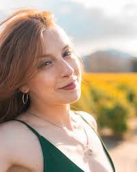 Denise Farrar's Instagram, Twitter & Facebook