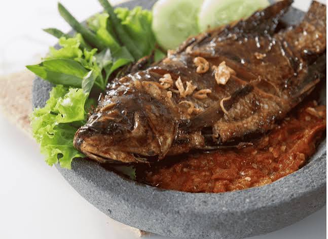 Fried Fish with Chili Sauce