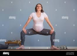 Posa di sumo squat immagini e fotografie stock ad alta risoluzione