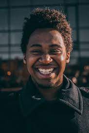 People Smiling Laughing Happy 100 Best Free Happy Laughing Smiling And Portrait Photos On Unsplash People Smiling 100 Faces Guy Pictures