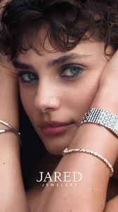 Inspired by the modern elegance that enhances the beauty of every woman,  Vera Wang designs are a stylish symbol of the beauty we find in each day  Discover them exclusively at Jared #