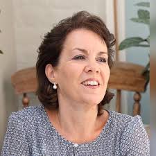 Is there such thing as an interior designer but for 'normal' houses? Happy  to pay the going rate for ideas and advice etc, but any purchases will need  to be from high