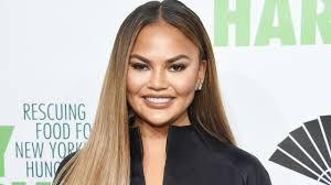 Chrissy Teigen and Daughter Luna Hilariously Negotiate Over Candy and It's  Adorable