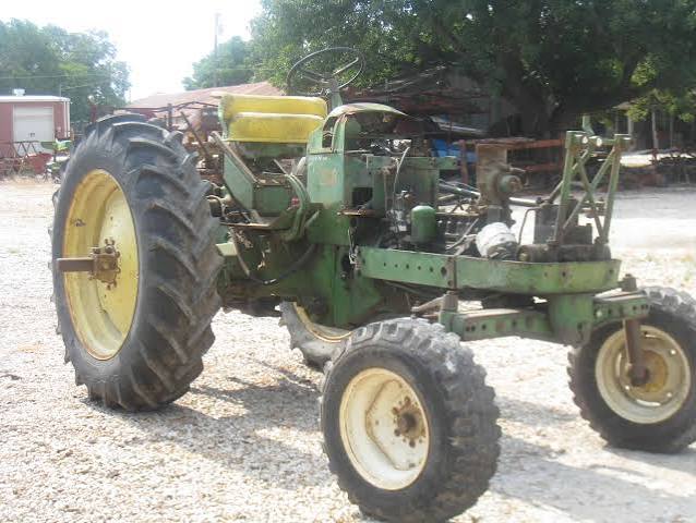 John Deere 2010 Tractor