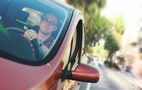 Te explicamos las diferencias la mayoría de los detectores de frecuencias poseen una pantalla donde muestran las distintas frecuencias comerciales. Llevar Un Detector De Radar En El Coche Supondra Multa De La Dgt Aunque No Lo Estes Usando