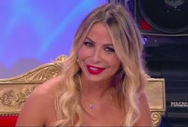 Sabrina ghio ha partecipato qualche anno fa ad amici di maria de filippi, in qualità di ballerina.dopo tanto tempo è ritornata in tv sedendosi sul trono di uomini e donne, per trovare un uomo per la vita. Amici Ricordate Sabrina Ghio Eccola Oggi Dopo Uomini E Donne Com E Diventata Solonotizie24