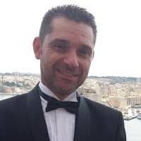 6600+ perfiles de «Attard»