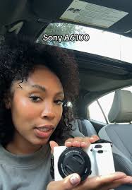 Sony Rx100 M7 Vs Sony Alpha 6100