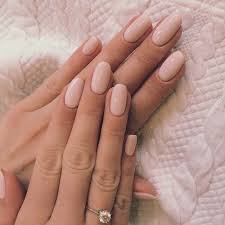 я смотрю в ее глаза и вижу только отражение 