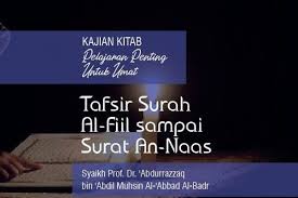 Surat al fiil menceritakan tentang pasukan gajah dari negeri yaman yang di pimpin oleh arahah yang ingin menghancurkan ka'bah di kota mekah. Tafsir Surah Al Fiil Sampai Surat An Naas Radio Rodja 756 Am