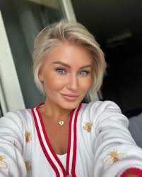 What do you think of my look with these hairstyles?