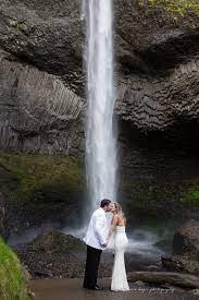 Multnomah Falls Elopement Oregon Elopement Photographer Multnomah Falls Wedding Multnomah Falls Oregon Waterfalls