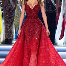 Al final del evento pia wurtzbach, miss universo 2015, de filipinas, coronó a iris mittenaere de francia como su sucesora. Pin En Vestidos De Festa