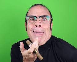 Estreia nacional: Teatro Colinas recebe espetáculo 'Mário, sai do armário',  com André Mattos