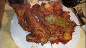 In questa ricetta ti proponiamo delle costine cucinate in umido, un piatto saporito e veloce. Costine Di Maiale In Umido Con Patate Da Micheleexpert Youtube