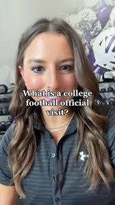 Lauren Whitlow's Instagram, Twitter & Facebook