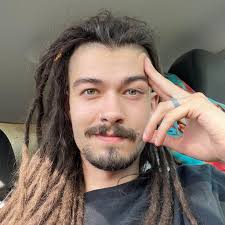 HAPPY BIRTHDAY to our masterful multi-instrumentalist & resident rap star  Zach! 🎂🎊 (insert airhorn noise here) 📸 Pause photography