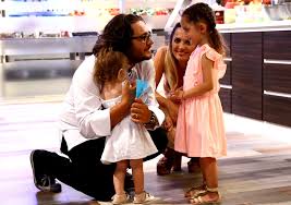 Showbiz intern • acum 5 minute. Chef Florin Dumitrescu MÄƒrturisiri Despre ViaÅ£a PersonalÄƒ Cand Ajung AcasÄƒ DupÄƒ O Zi PlinÄƒ Familia Este Cea Care MÄƒ RecalibreazÄƒ Foto