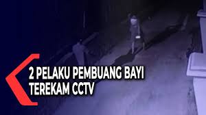 Mengikut laporan harian metro, bayi yang cukup sifat itu telah ditemui oleh ketua guru sekolah agama rakyat kafa integrasi nurul huda, kampung sungai kajang baru, mohd maidin abdul rahim ketika dalam perjalanan ke sekolah pagi tadi. Dua Pelaku Pembuang Janin Bayi Terekam Cctv Youtube