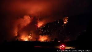 Cinco personas fueron rescatadas del siniestro, quienes presentaron quemaduras de primer y segundo grado. Canada Enfrenta Cerca De 150 Incendios E Inundaciones Por La Extrema Ola De Calor El Mundo Dw 02 07 2021
