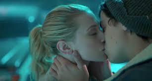 Even when jughead and veronica revenge kissed, things went surprisingly okay. Sexiest Scenes Riverdale Provokr