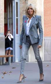 Brigitte macron fait le buzz et ne laisse décidément personne indifférent. David Jeanmotte Decrypte Le Look Brigitte Macron Soirmag