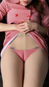 Alot of the were just crotch shots.no toe at all. Sexy Mature Camel Toe Cumception