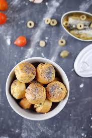 Mini Gateaux Au Yaourt A La Sardine A L Ail Et Aux Olives Chefnini Recette Gateau Yaourt Alimentation Cuisine De Rue