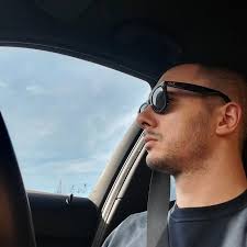 Teo Mammuccari a Belve: maschio insicuro con una donna intelligente di  fronte che non si comporta come lui si aspettava, diventa arrogante e  aggressivo e quando non ce la fa più da