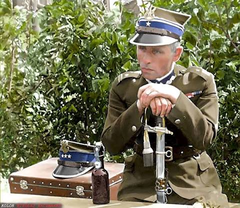 Major Henryk Sucharski podczas kapitulacji Westerplatte. W ...