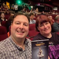 🤣Will Ferrell unexpectedly dressed up as his iconic character from Jon  Favreau's 2003 Christmas comedy "Elf" while attending the Dec. 29 hockey  game between the Los Angeles Kings and Philadelphia Flyers. Only