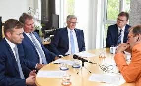 Als zuverlässiger partner bieten wir unseren firmenkunden den kompletten service rund um ihre finanzen. Wir Sind Nicht Ferngesteuert Frankischer De