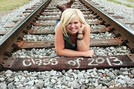 Senior Photo Ideas That Represent The Graduate Peartreegreetings Graduation Photoideas Photography Senior Pictures Senior Girl Photography Senior Pictures