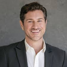 Naomi Fellows's Instagram, Twitter & Facebook