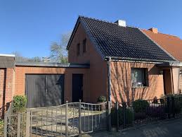 Hrb 18244, amtsgericht krefeld steuernummer: Zentrum Willich Doppelhaushalfte Mit Grosser Garage Garten In Ruhiger Allee Erweiterung Moglich Volksbank Immobilien Gmbh Ihr Makler In Viersen Schwalmtal Und Niederkruchten