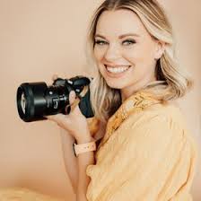 Amanda Shupe's Instagram, Twitter & Facebook